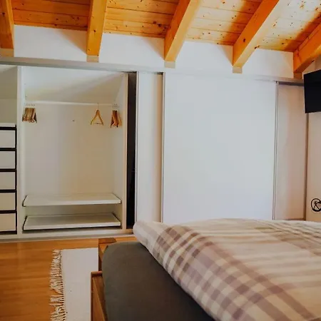 Zur Linde Apartment *